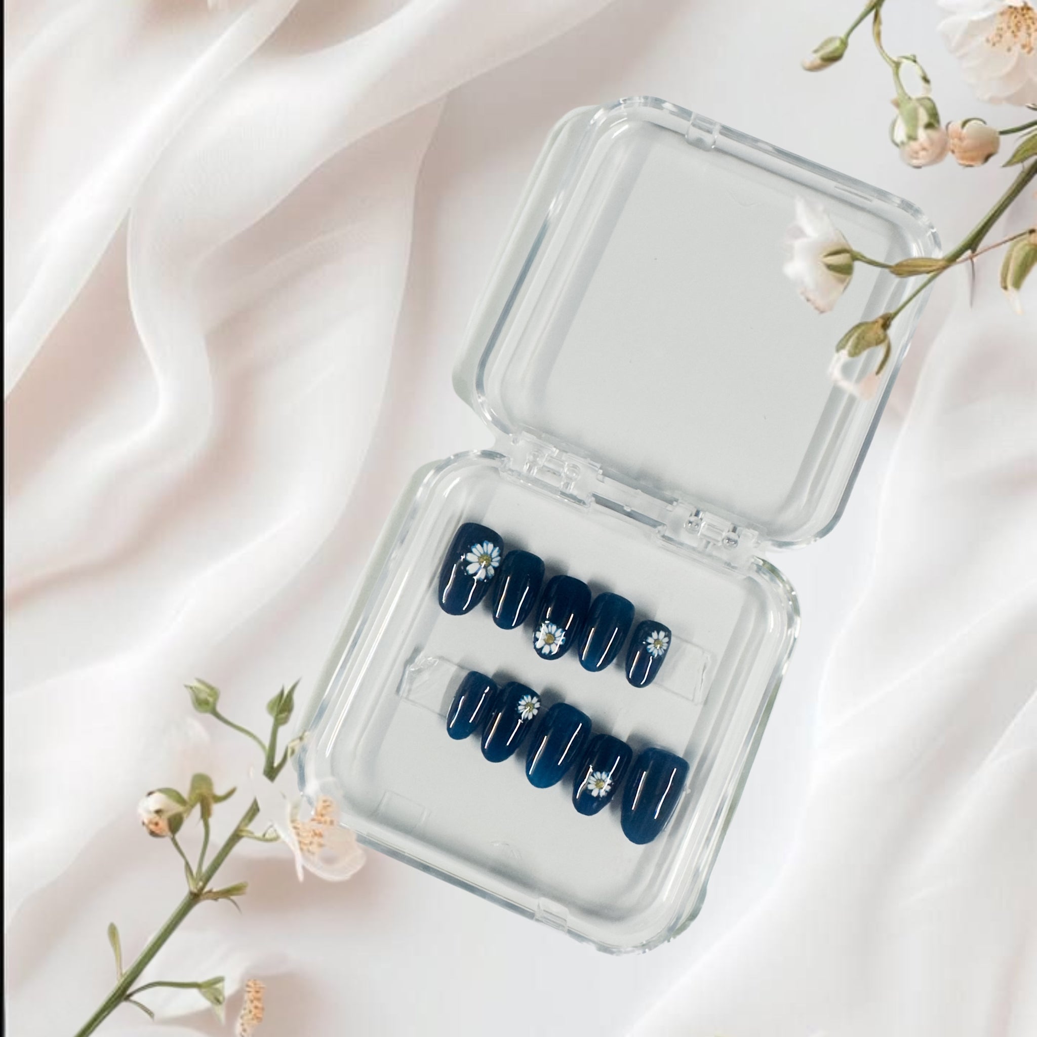 Glossora Navy Daisy Press-On Nails – Minimal Floral Chic Manicure