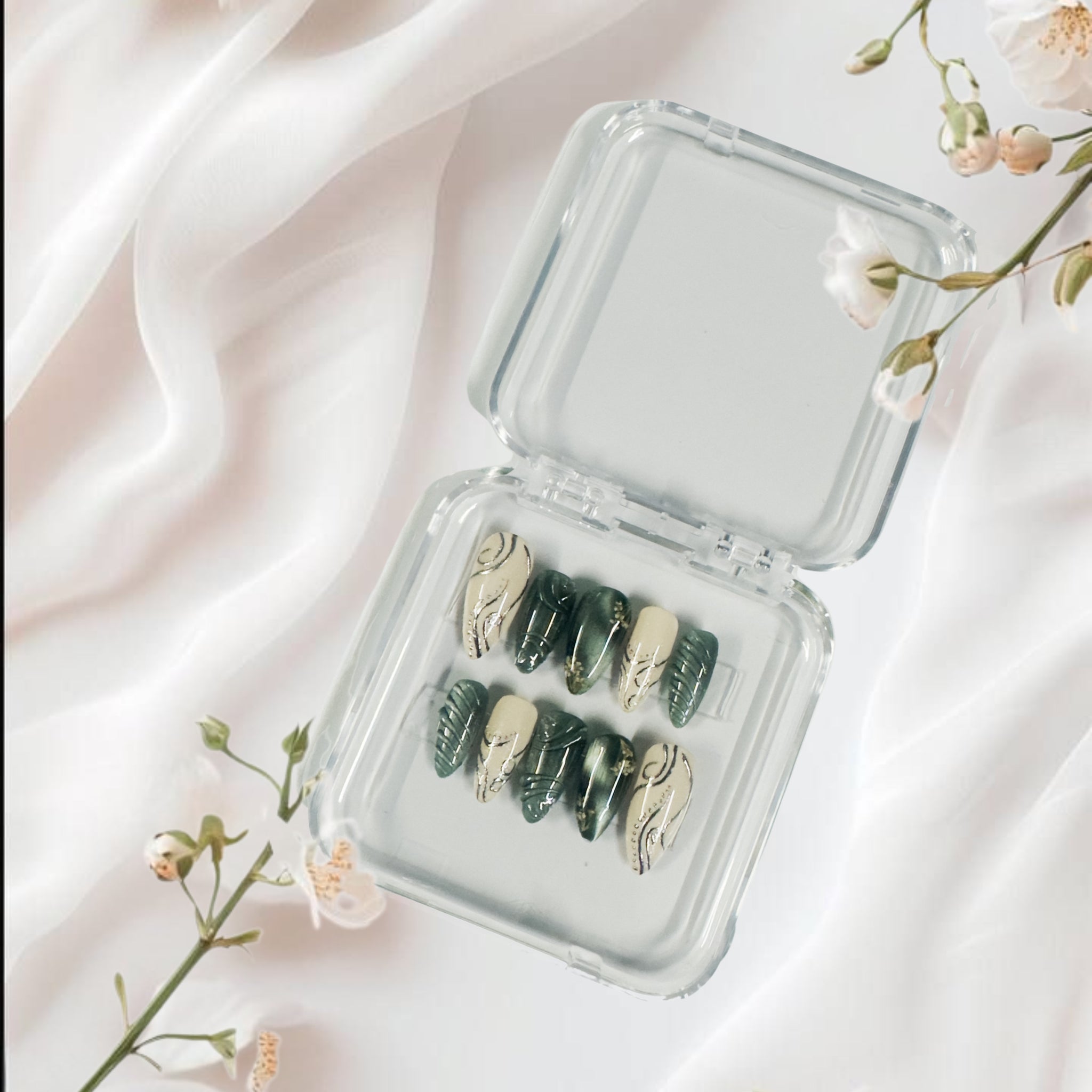 Emerald Elegance Press-On Nails – Marble & Gold Accent Set