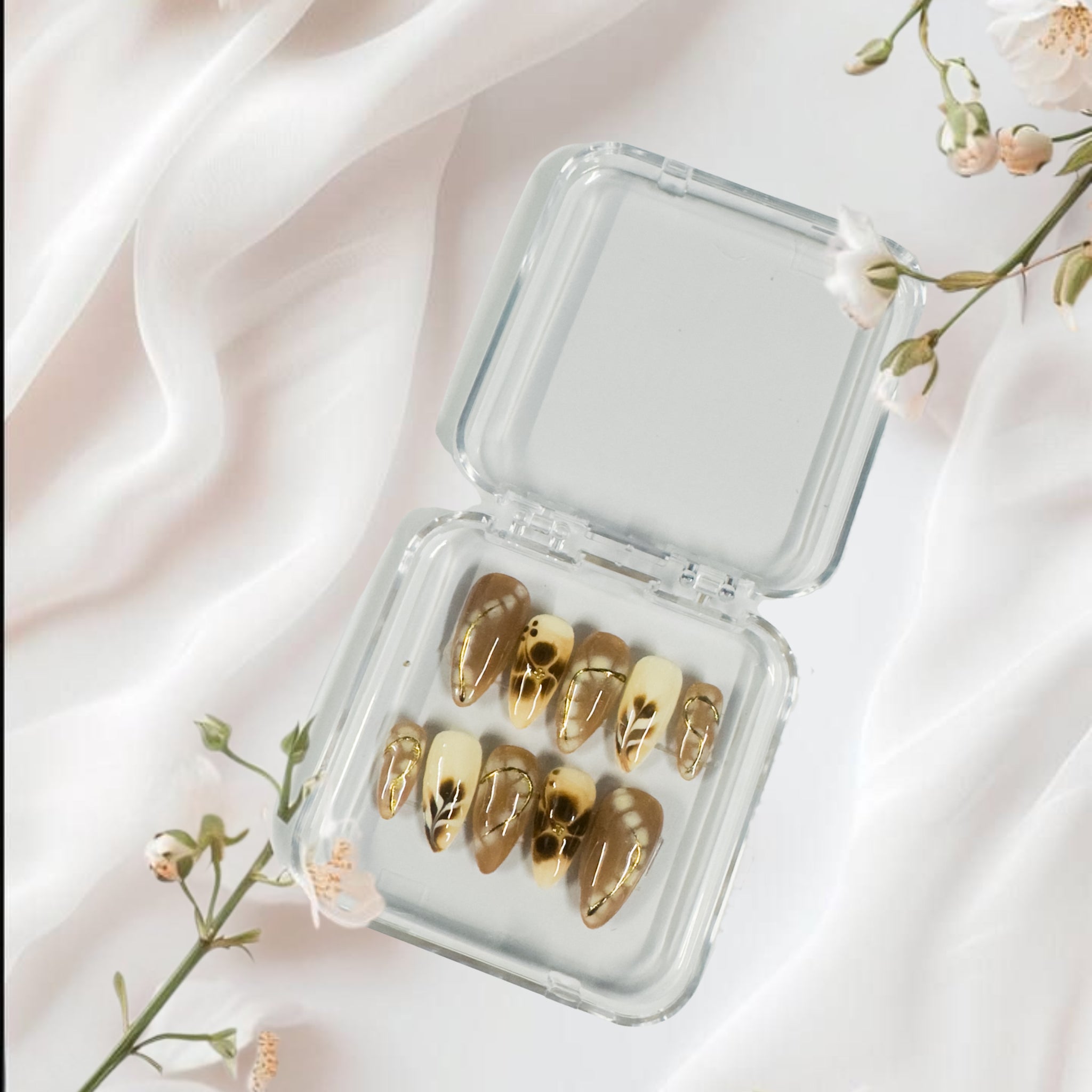 Golden Luxe – Glossora Gold & Nude Press-On Nails with Metallic Marble Design