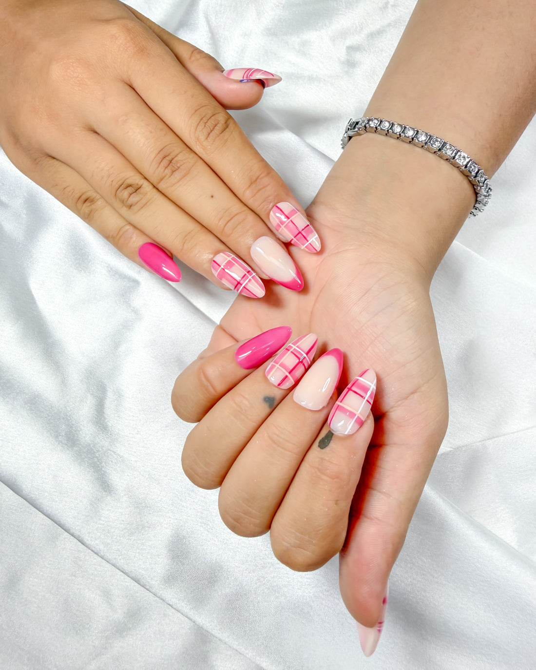 The preppy rose handmade reusable press on nails by Glossora