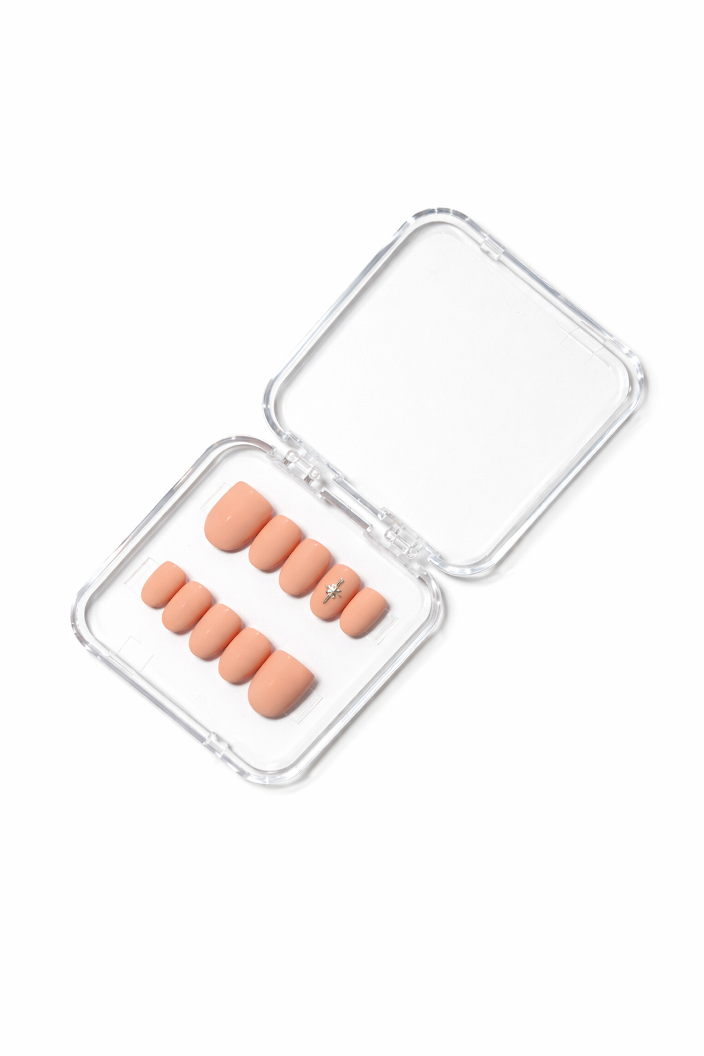 Soft peach-nude press-on set with a delicate star accent ✨🍑