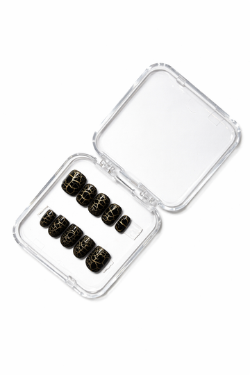 Obsidian Gold press-on nail set with gold crackle detailing 🖤✨