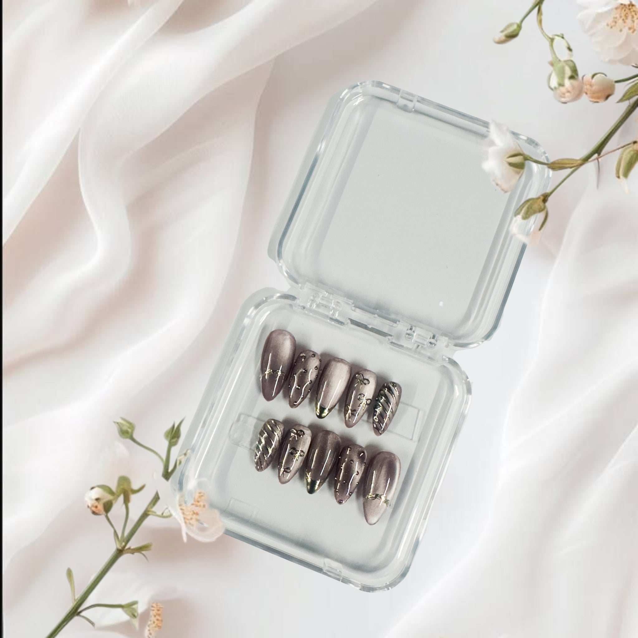 Metallic Grace – Glossora Mauve Press-On Nails with Gold Accent Lines