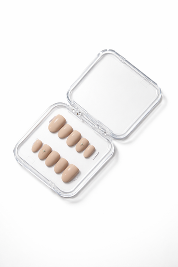 Minimal nude press-on nail