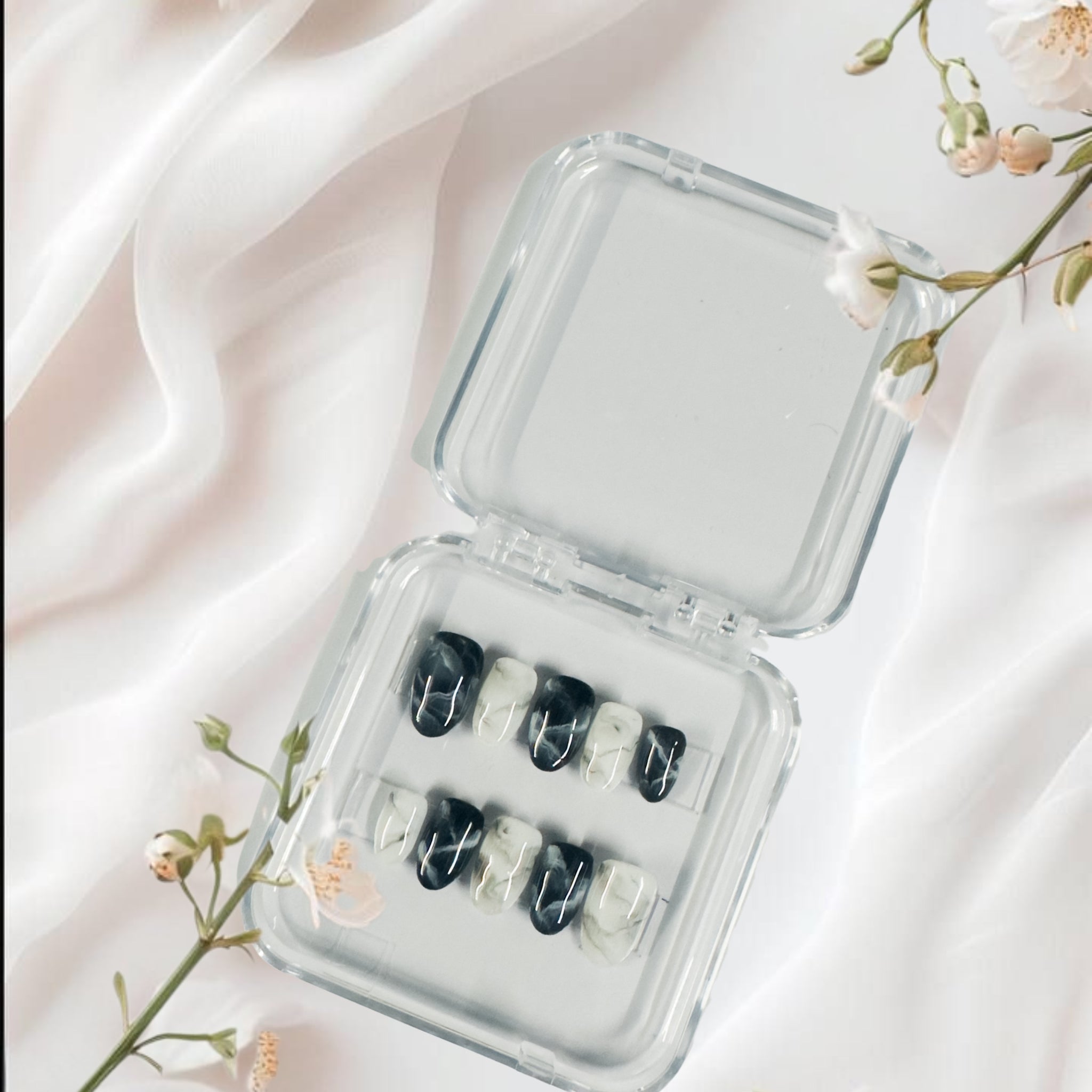 Black & White Minimalist Press-On Nails – Elegant Gloss Finish
