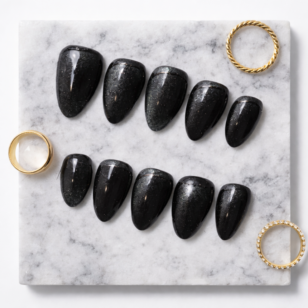 Black shimmer press-on nail set 🖤✨