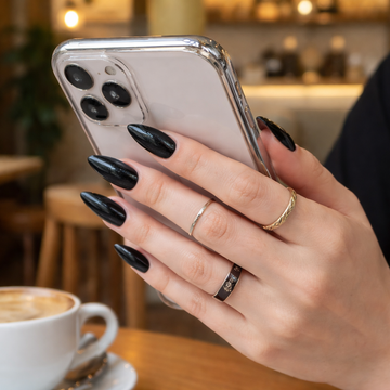 Black shimmer press-on nail set 🖤✨