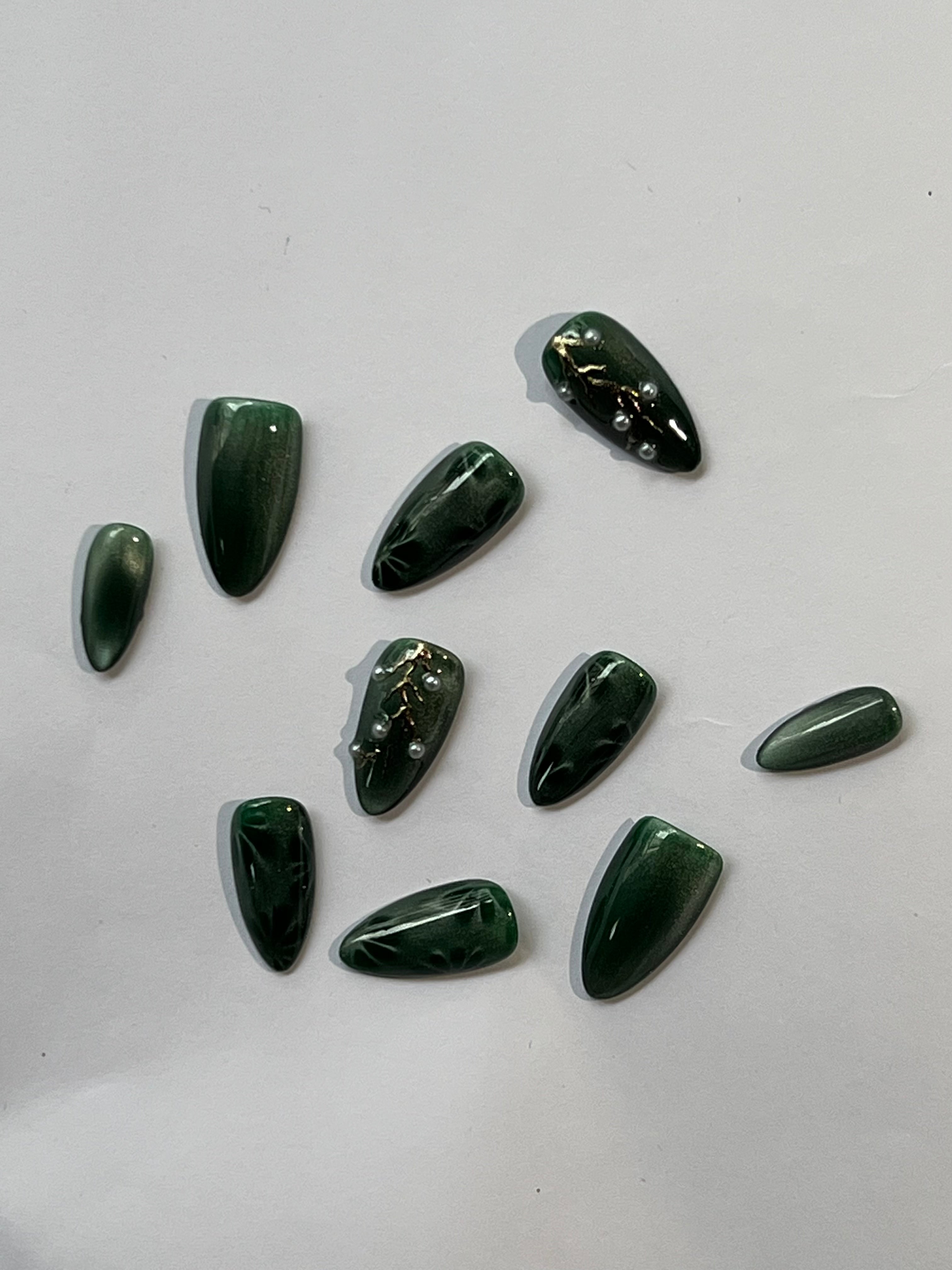 Smoky Mauve & Green Marble Press-On Nails – Subtle Glitter