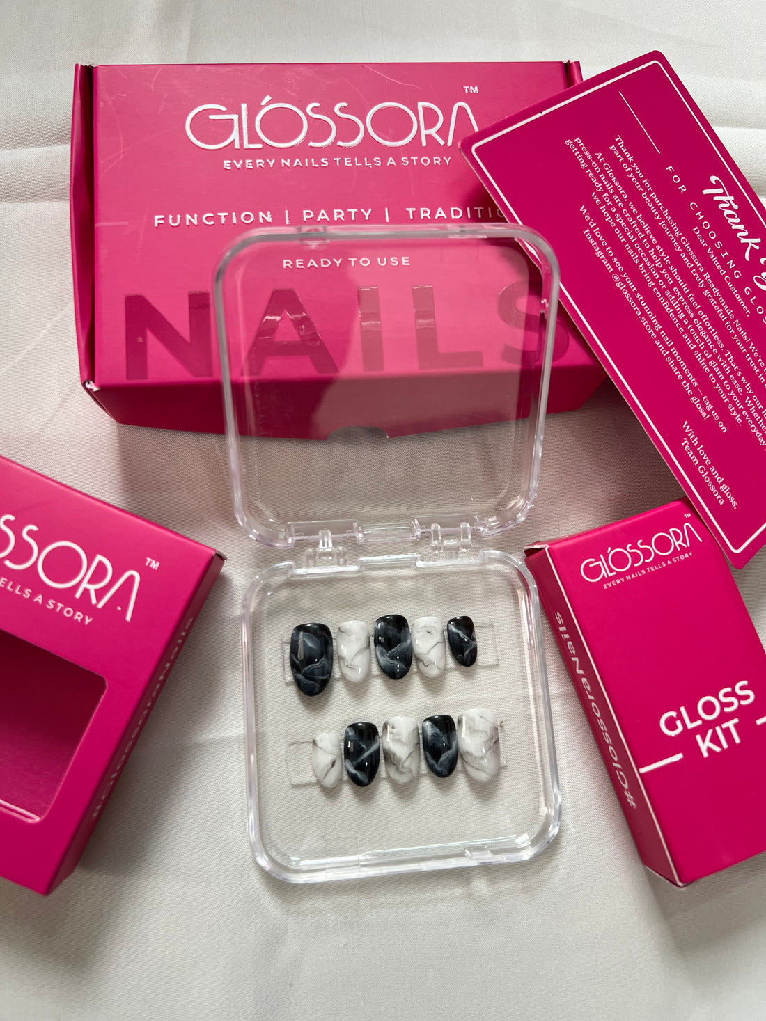Black & White Minimalist Press-On Nails – Elegant Gloss Finish
