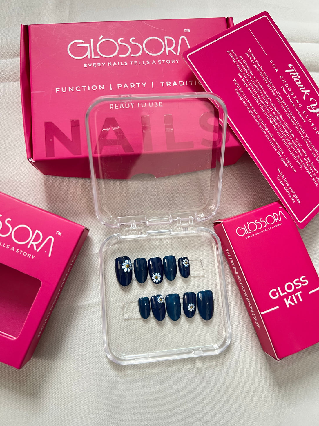 Glossora Navy Daisy Press-On Nails – Minimal Floral Chic Manicure