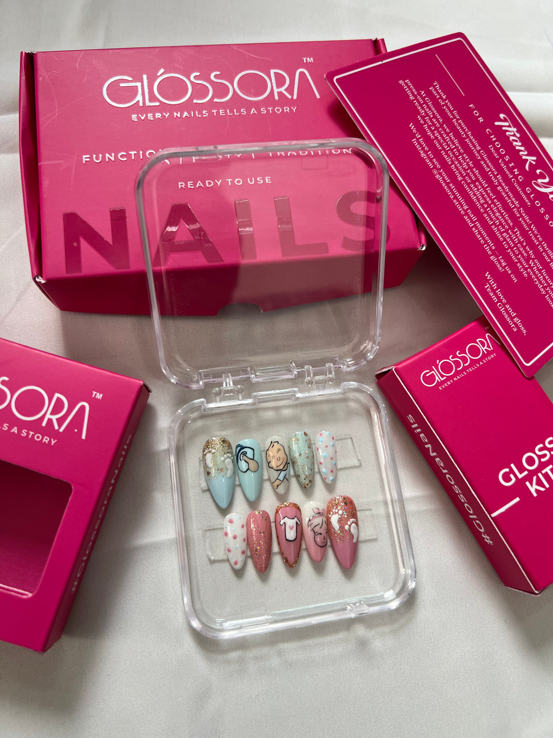 Pastel Art & Glitter Press-On Nails – Abstract Faces & Gold Accents