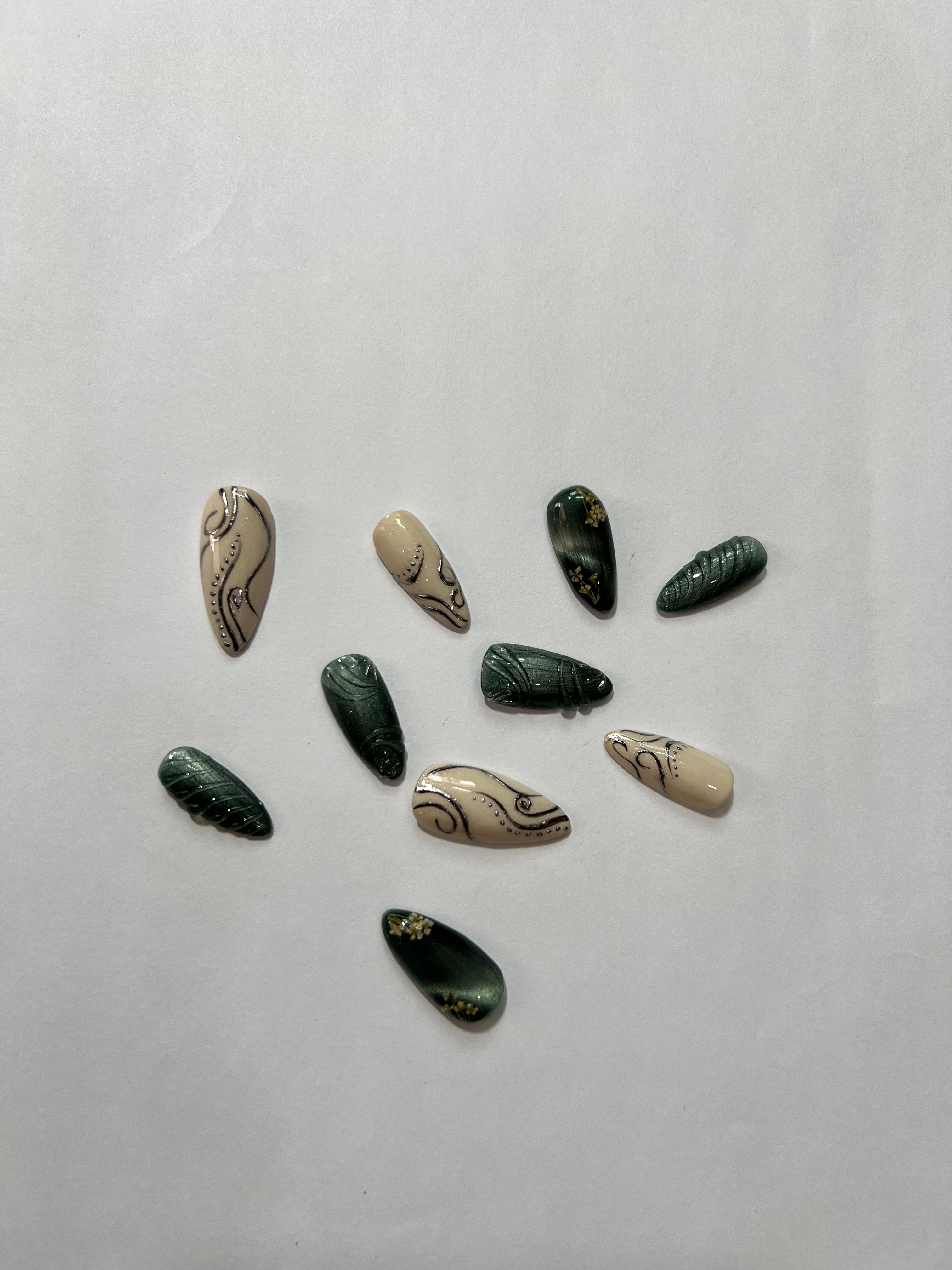 Emerald Elegance Press-On Nails – Marble & Gold Accent Set