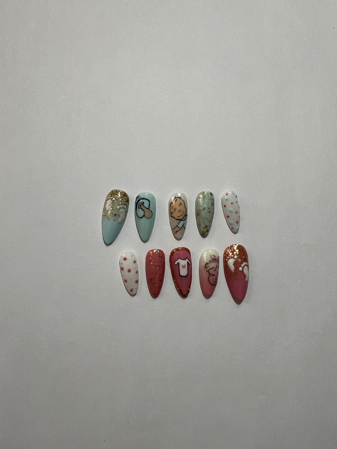Pastel Art & Glitter Press-On Nails – Abstract Faces & Gold Accents