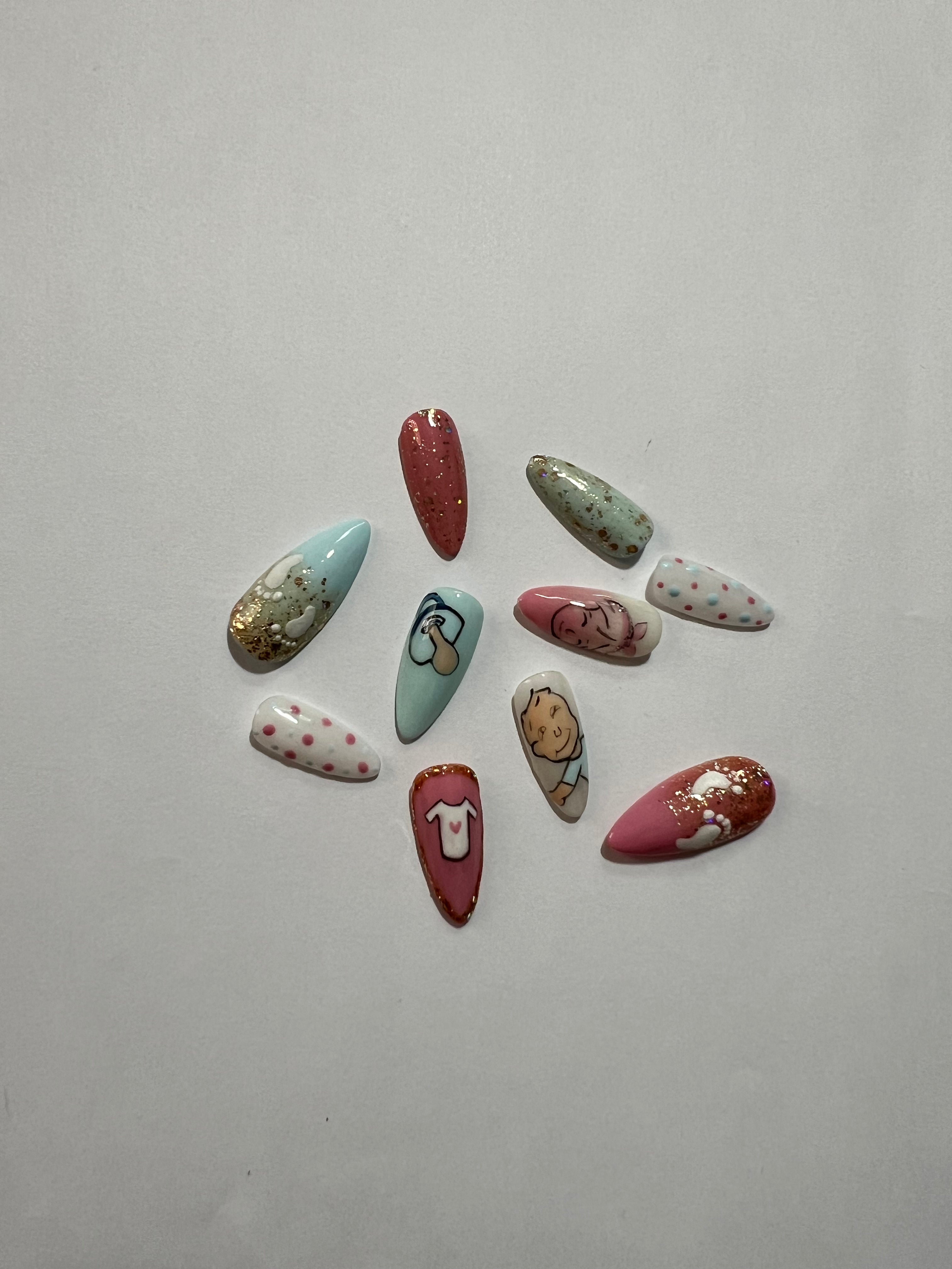 Pastel Art & Glitter Press-On Nails – Abstract Faces & Gold Accents