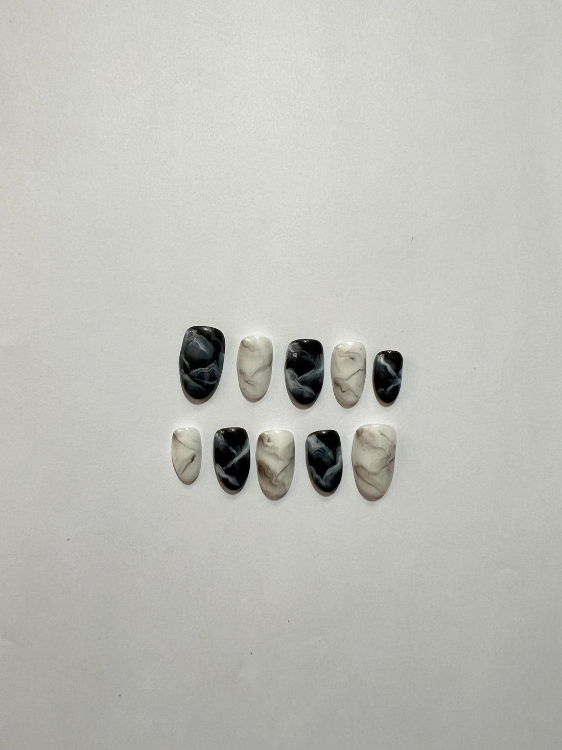 Black & White Minimalist Press-On Nails – Elegant Gloss Finish