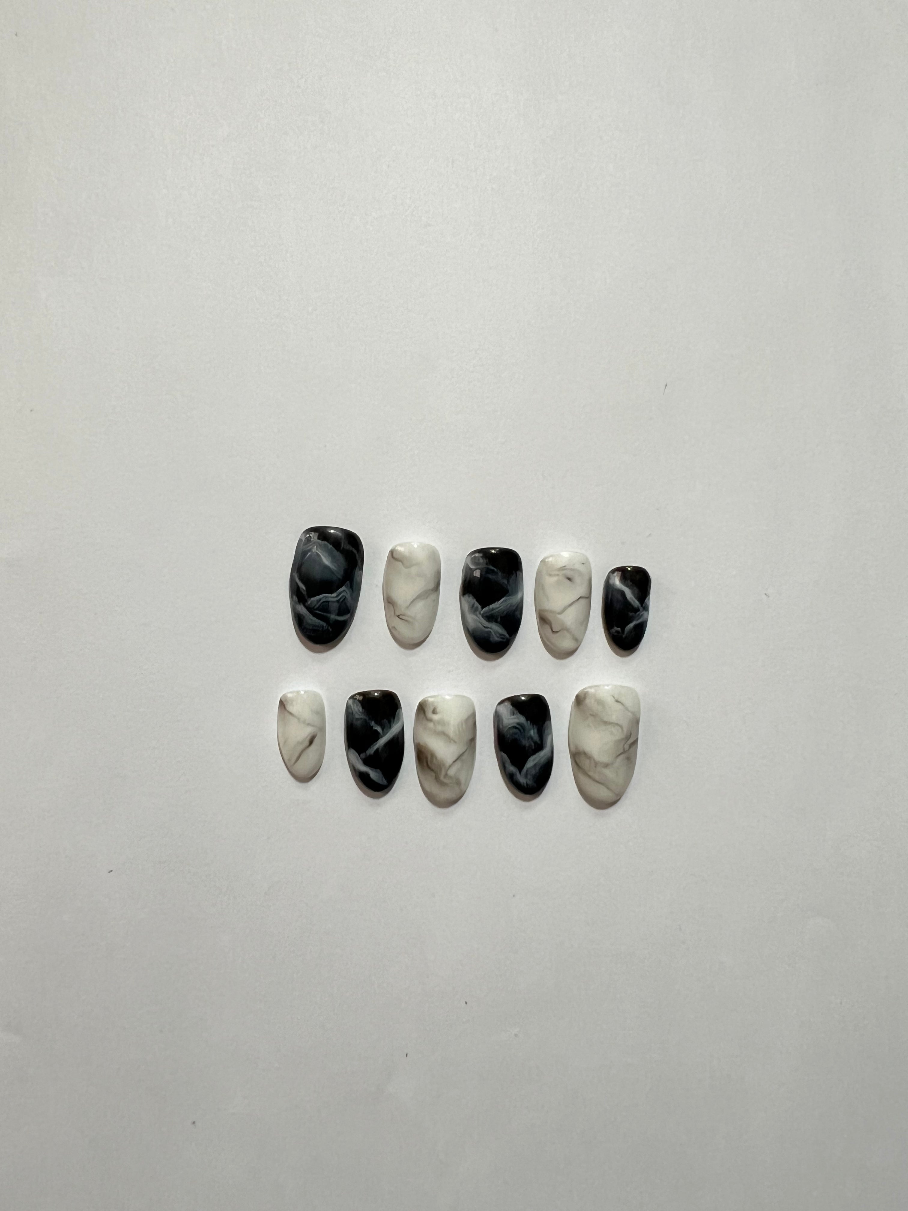 Black & White Minimalist Press-On Nails – Elegant Gloss Finish