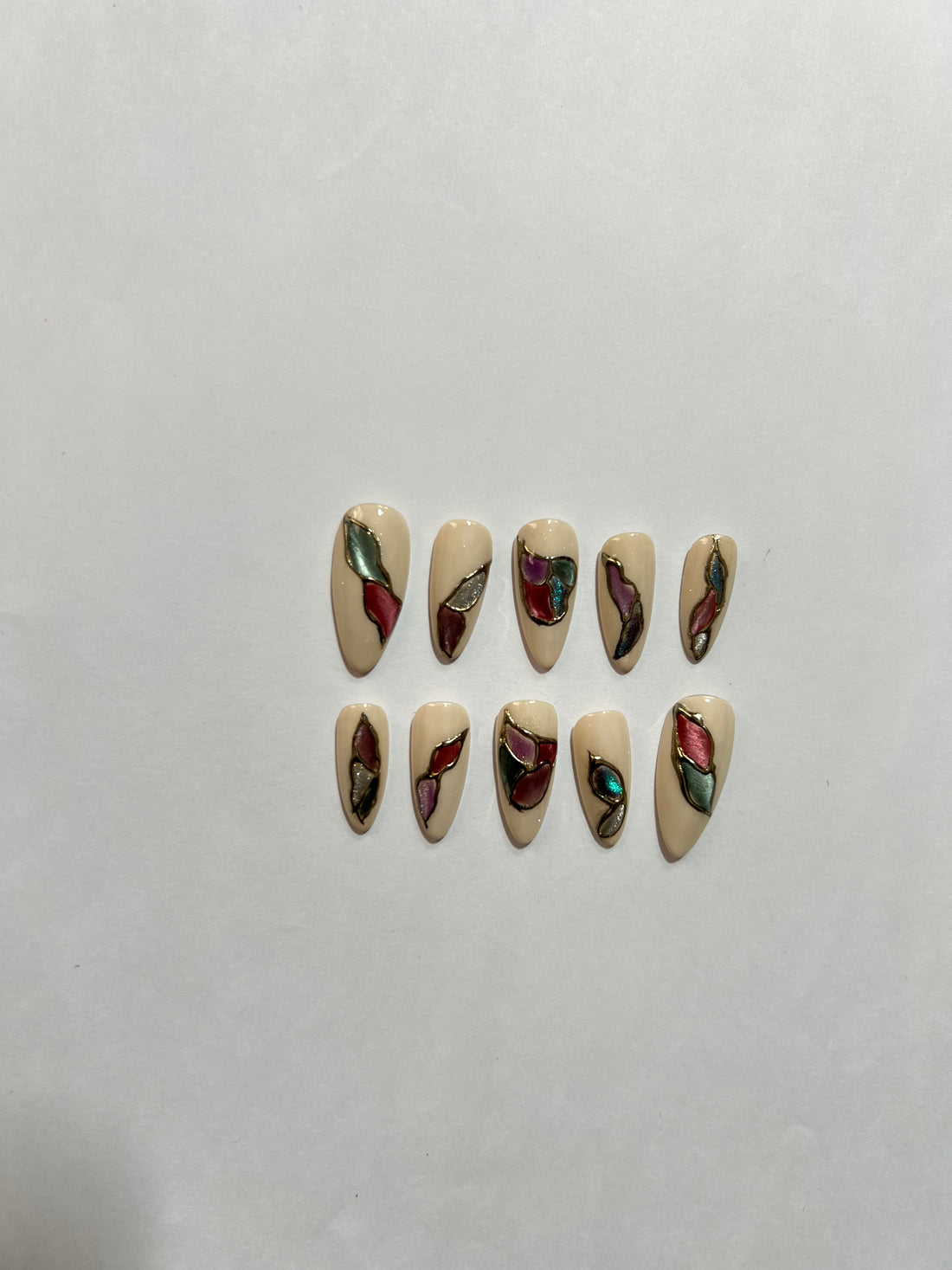 Glossora Metallic Wave Cream Press-On Nails – Gold & Silver Chrome Accent
