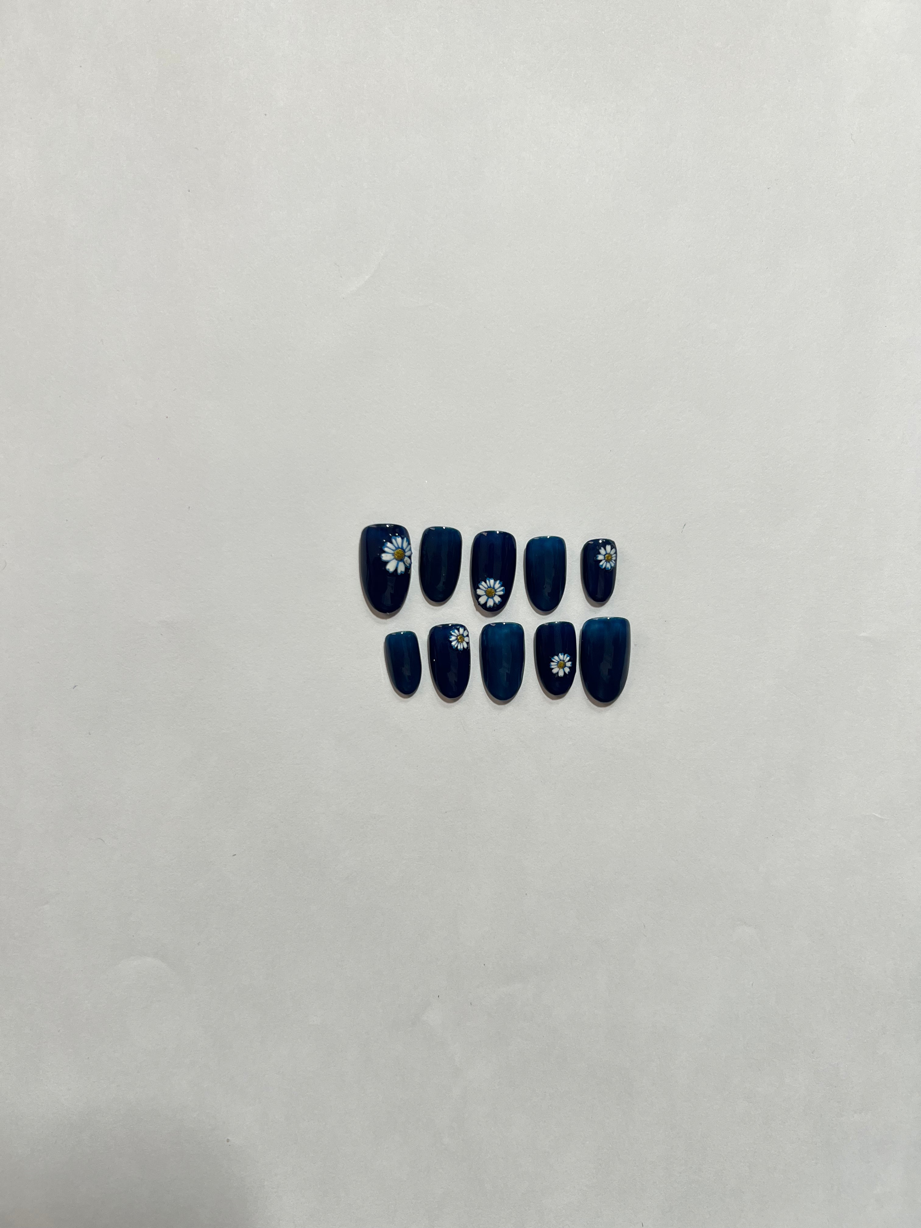Glossora Navy Daisy Press-On Nails – Minimal Floral Chic Manicure
