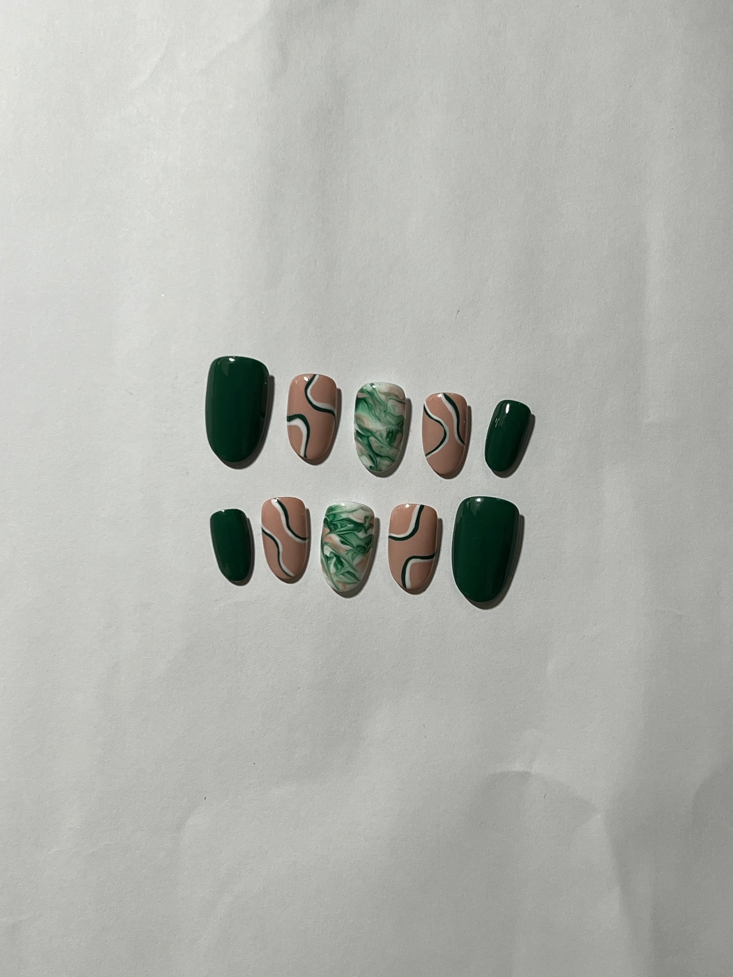 🌿 Emerald Swirl Marble Press-On Nails