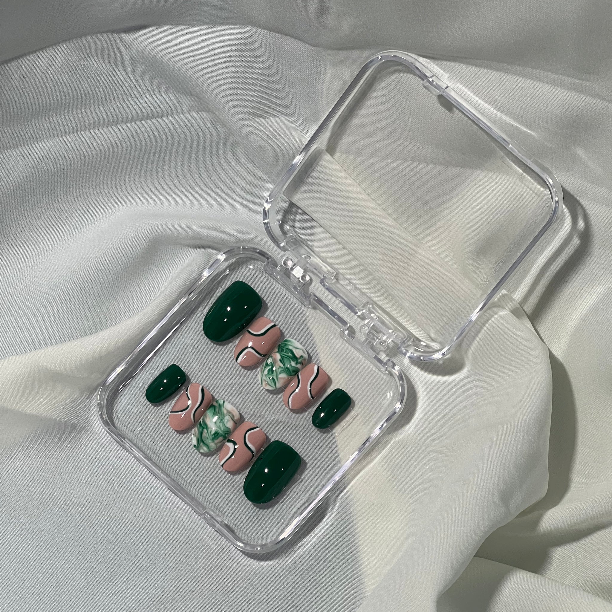 🌿 Emerald Swirl Marble Press-On Nails