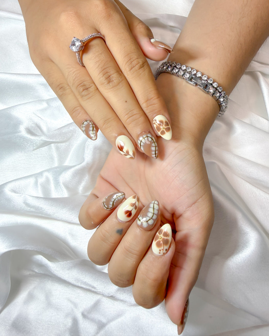 Metallic marble gold handmade reusable press on nails by Glossora